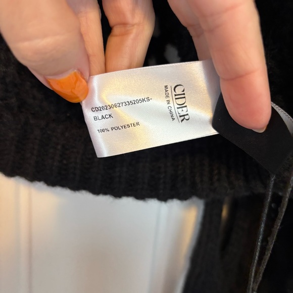 Cider Women's Knit Round Neckline Hollow Out Long Sleeve Crop Top Sz Medium NWT - Picture 7 of 8